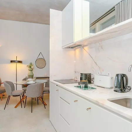 Loft With Great Balcony And Ac Close To Clerigos Glamping